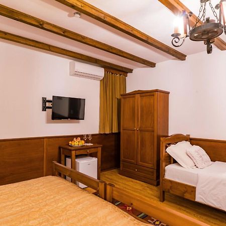 Hotel Castle Park Berat Habitación foto