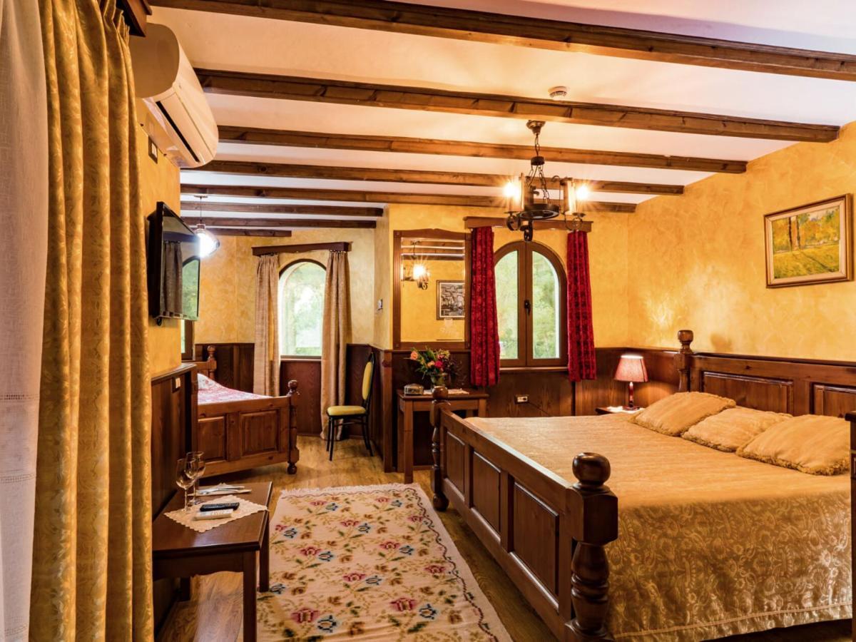 Hotel Castle Park Berat Exterior foto