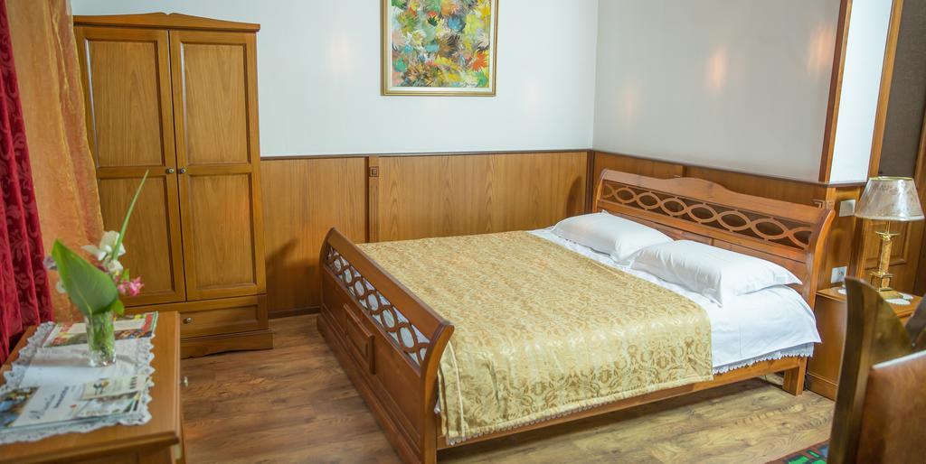 Hotel Castle Park Berat Exterior foto